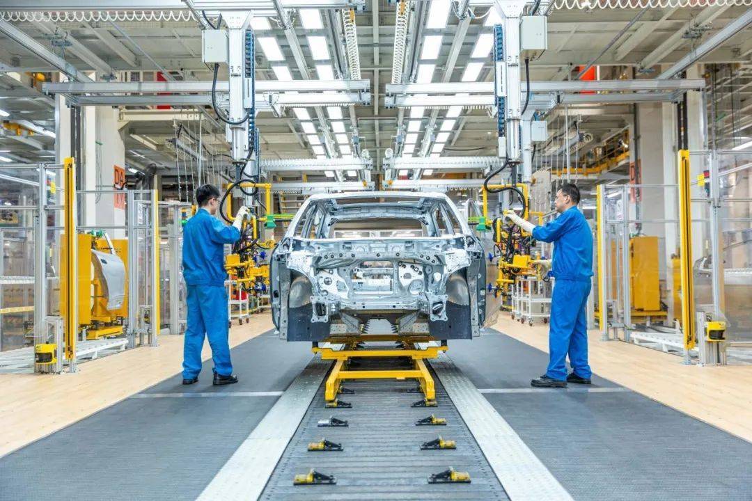 国内生产规模最大的纯电动汽车工厂将投产采用上千台机器人